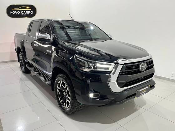 TOYOTA HILUX 2.8 D-4D TURBO DIESEL CD SRX 4X4 AUTOMÁTICO TOYOTA HILUX 2.8 D-4D TURBO DIESEL CD SRX 4X4 AUTOMÁTICO